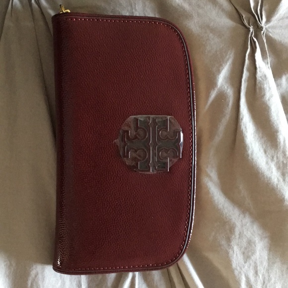Tory Burch Handbags - NEVER BEEN USED! Tory Burch Wallet